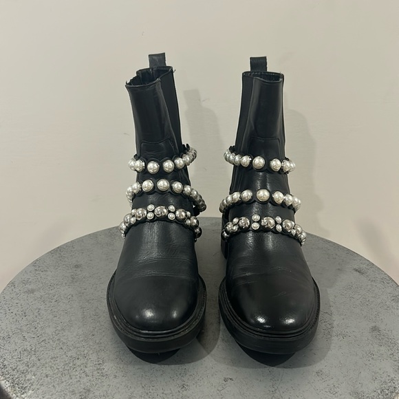 Black leather Zara Chelsea boots. Pearl and stud detail. Size 9US. Size 40 Euro - Picture 1 of 3
